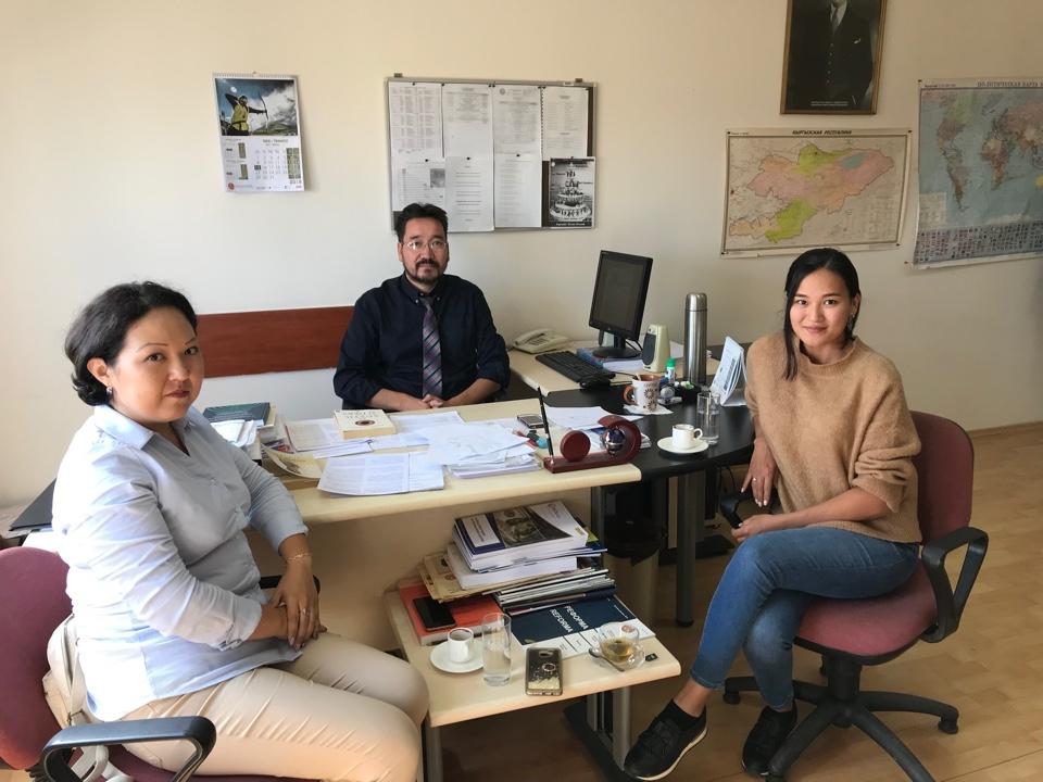 Докторанты Досымхан Еңлік и Жансаутова Алия успешно прошли международную стажировку в Центре исследования Центральной Азии Кыргызско-Турецкого Университета